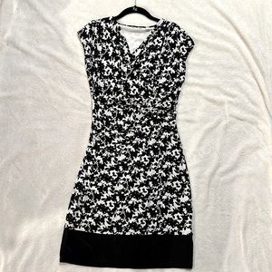 Black and white floral dress women’s size Small. New York & Company.